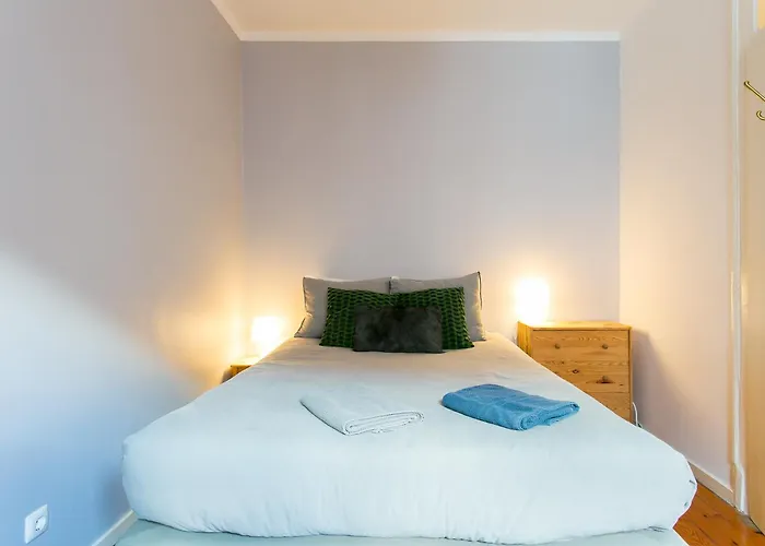 Spacious, Bright And Newly Renovated 2 Bedroom Apartment, Historical Center, Madragoa Διαμέρισμα