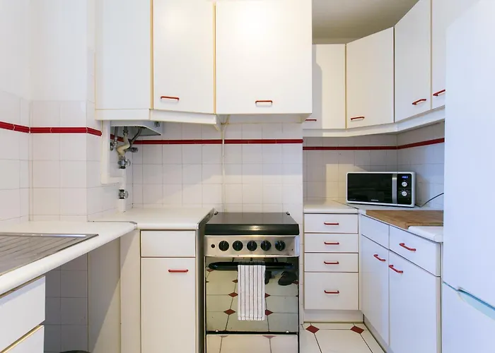 Διαμέρισμα Spacious, Bright And Newly Renovated 2 Bedroom Apartment, Historical Center, Madragoa