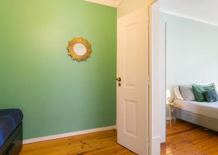 Spacious, Bright And Newly Renovated 2 Bedroom Apartment, Historical Center, Madragoa * Lisboa