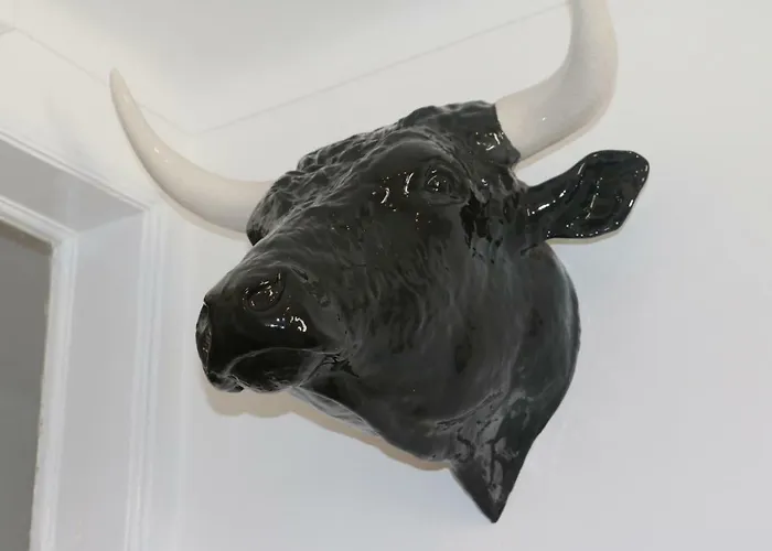 Spacious, Bright And Newly Renovated 2 Bedroom Apartment, Historical Center, Madragoa * Lisboa