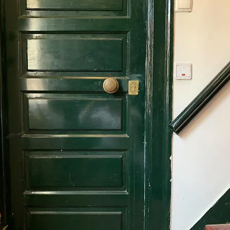 Spacious, Bright And Newly Renovated 2 Bedroom Apartment, Historical Center, Madragoa Apartment Lisbon
