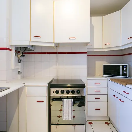 Apartament Spacious, Bright And Newly Renovated 2 Bedroom Apartment, Historical Center, Madragoa