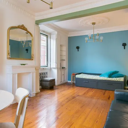 Spacious, Bright And Newly Renovated 2 Bedroom Apartment, Historical Center, Madragoa Lisbon