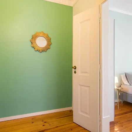 Spacious, Bright And Newly Renovated 2 Bedroom Apartment, Historical Center, Madragoa * Lisbon