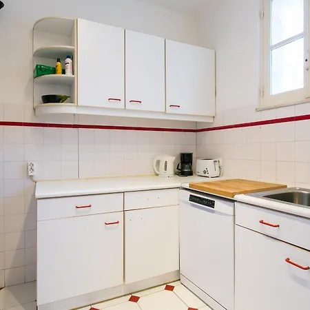 Spacious, Bright And Newly Renovated 2 Bedroom Apartment, Historical Center, Madragoa Apartment Lisbon