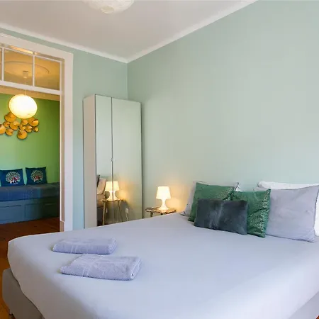 Spacious, Bright And Newly Renovated 2 Bedroom Apartment, Historical Center, Madragoa 아파트