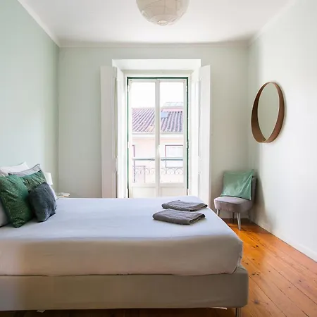 Apartment Spacious, Bright And Newly Renovated 2 Bedroom Apartment, Historical Center, Madragoa