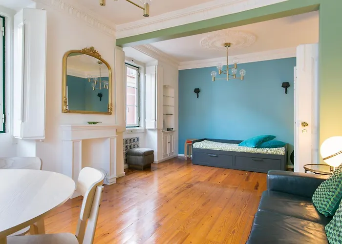 Spacious, Bright And Newly Renovated 2 Bedroom Apartment, Historical Center, Madragoa Lisboa