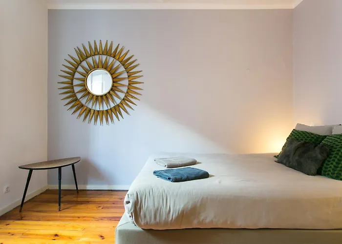 Spacious, Bright And Newly Renovated 2 Bedroom Apartment, Historical Center, Madragoa