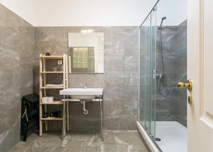 شقة Spacious, Bright And Newly Renovated 2 Bedroom Apartment, Historical Center, Madragoa