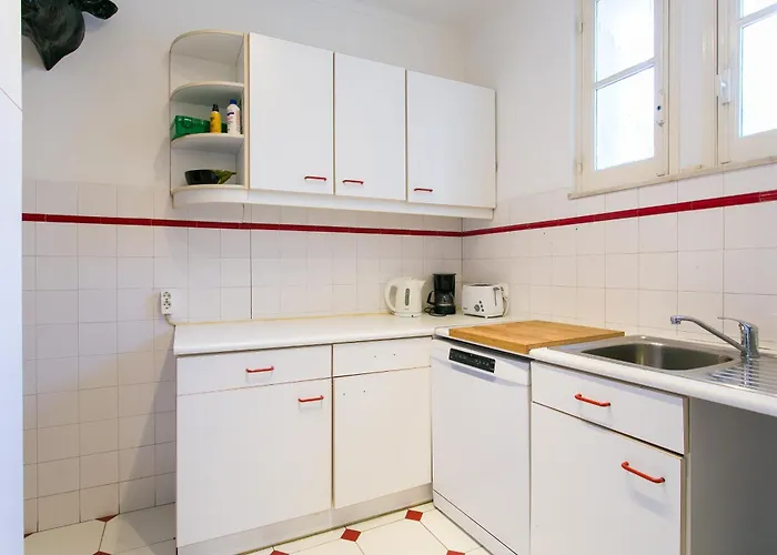 Spacious, Bright And Newly Renovated 2 Bedroom Apartment, Historical Center, Madragoa شقة Lisboa