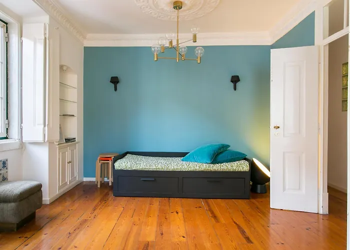 Spacious, Bright And Newly Renovated 2 Bedroom Apartment, Historical Center, Madragoa *