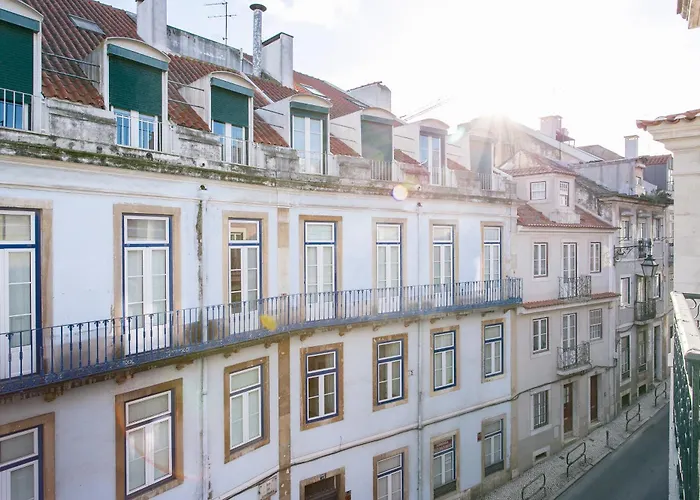 Spacious, Bright And Newly Renovated 2 Bedroom Apartment, Historical Center, Madragoa Lisboa