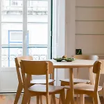 Spacious, Bright And Newly Renovated 2 Bedroom Apartment, Historical Center, Madragoa * Lissabon