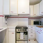 Appartement Spacious, Bright And Newly Renovated 2 Bedroom Apartment, Historical Center, Madragoa