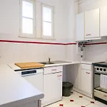 Spacious, Bright And Newly Renovated 2 Bedroom Apartment, Historical Center, Madragoa Appartement *