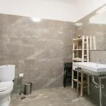 Spacious, Bright And Newly Renovated 2 Bedroom Apartment, Historical Center, Madragoa Lissabon