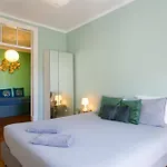 Spacious, Bright And Newly Renovated 2 Bedroom Apartment, Historical Center, Madragoa Appartement