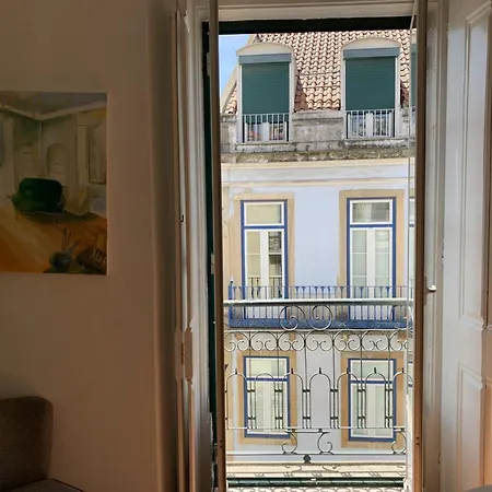 Spacious, Bright And Newly Renovated 2 Bedroom Apartment, Historical Center, Madragoa *