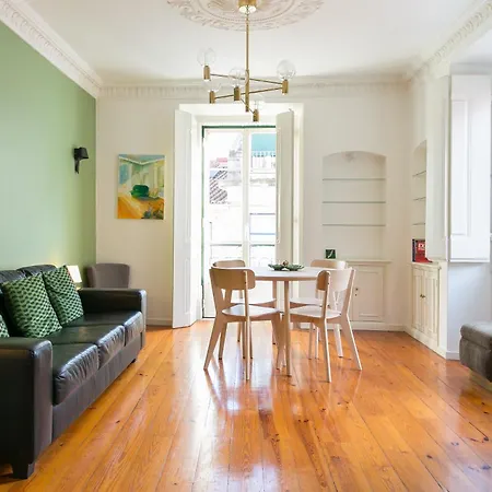 Spacious, Bright And Newly Renovated 2 Bedroom Apartment, Historical Center, Madragoa *