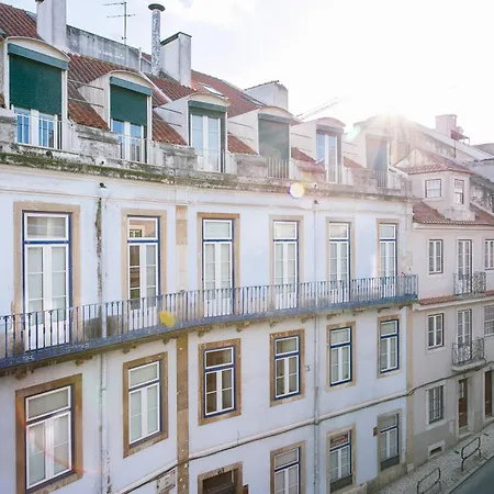 Spacious, Bright And Newly Renovated 2 Bedroom Apartment, Historical Center, Madragoa Lissabon