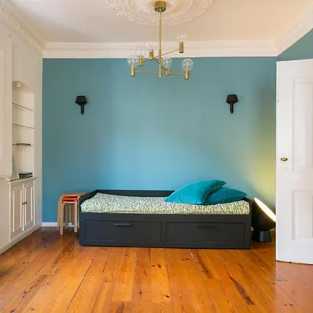 Spacious, Bright And Newly Renovated 2 Bedroom Apartment, Historical Center, Madragoa *